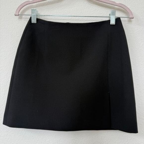 Zara Dresses & Skirts - ZARA Basic Mini Skirt Black Size 4 Polyester Slit Detail Minimalist Preppy Y2K